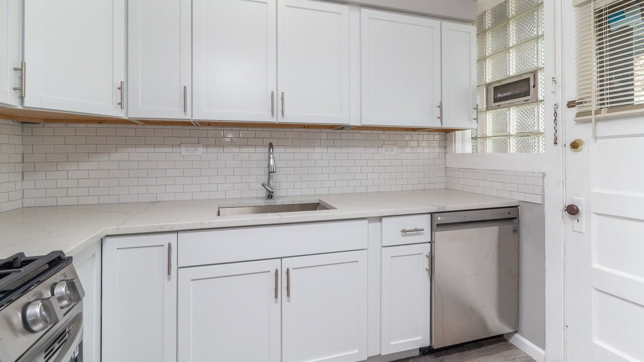 4004 N Avers Ave #3N - Photo 6 of 10