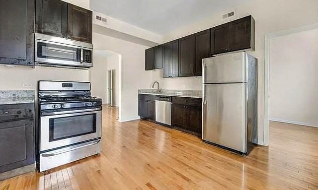 2346 W 19th St #2R - Photo 3 of 7