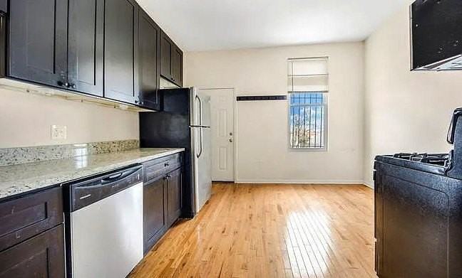 2346 W 19th St #2R - Photo 4 of 7