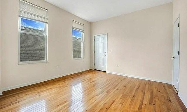 2346 W 19th St #2R - Photo 5 of 7