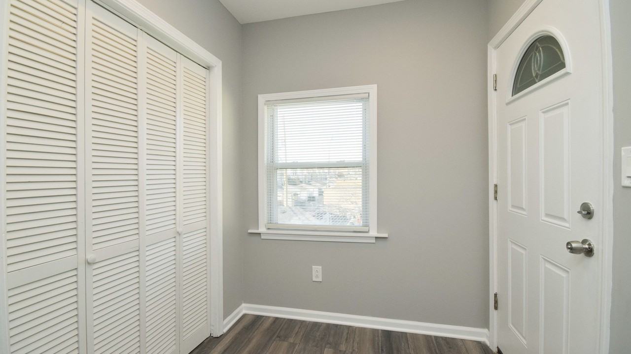 4819 W Cornelia Ave #1 - Photo 2 of 10