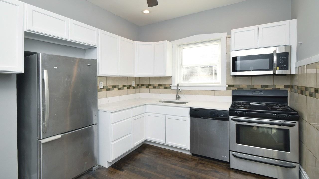 4819 W Cornelia Ave #1 - Photo 6 of 10