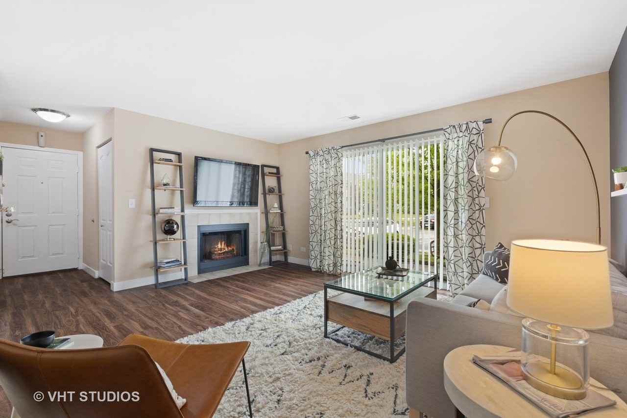 37 Kensington Cir #204 - Photo 4 of 40