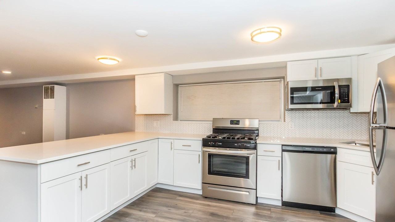 4821 W Cornelia Ave #G - Photo 4 of 10