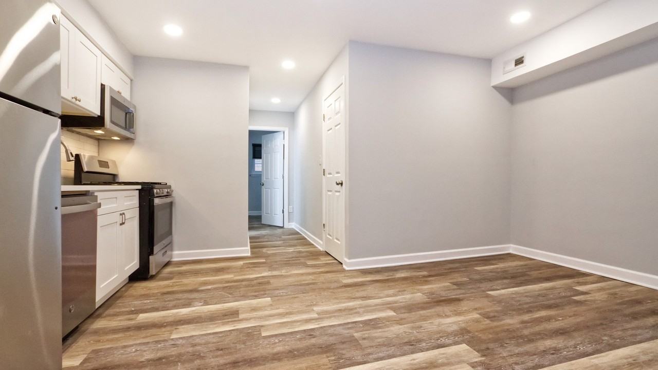3746 W Leland Ave #1C - Photo 2 of 10