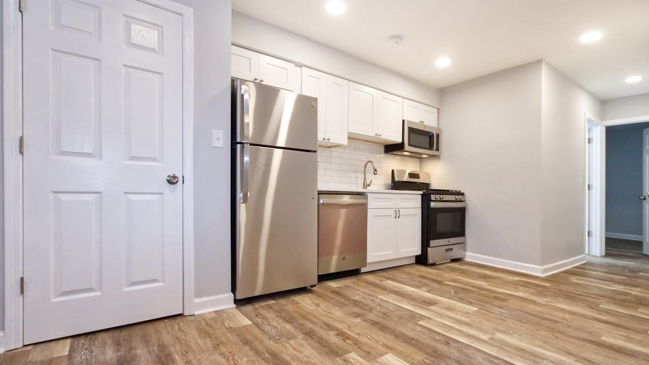 3746 W Leland Ave #1C - Photo 5 of 10