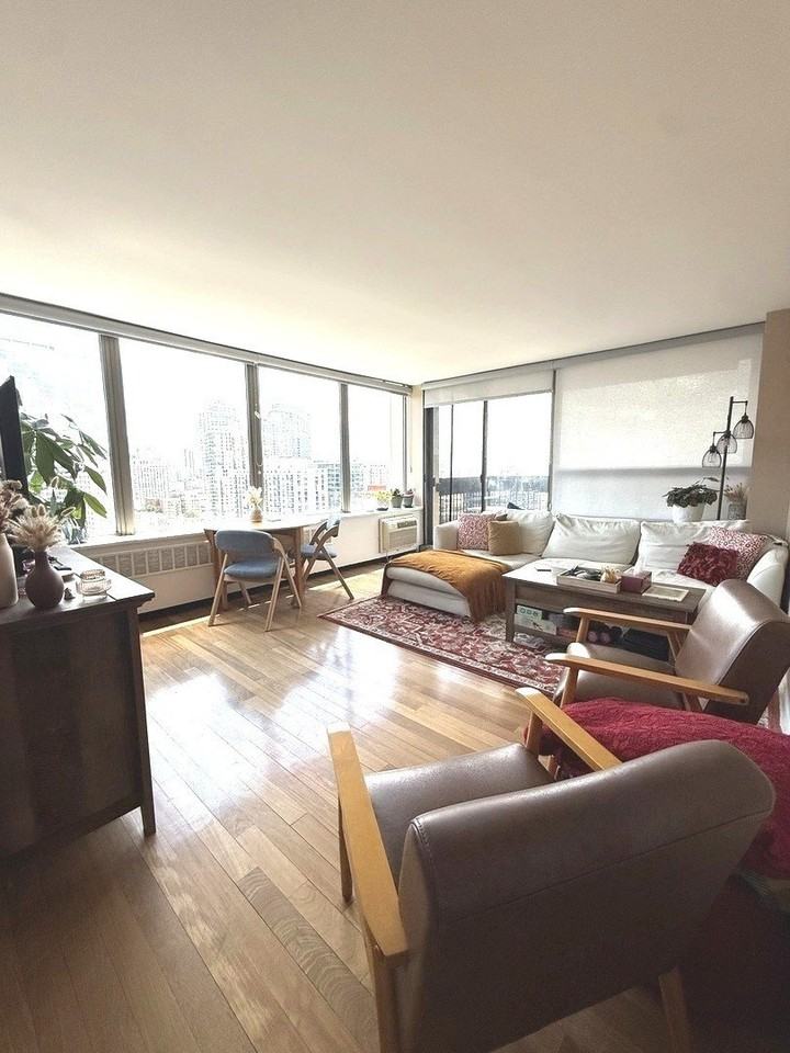 1355 N Sandburg Ter #1801D - Photo 3 of 20