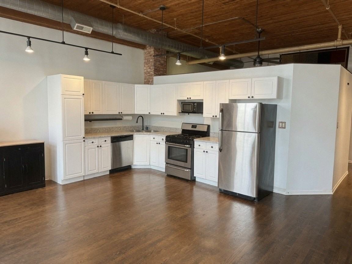 1801 S Michigan Ave #603 - Photo 3 of 11