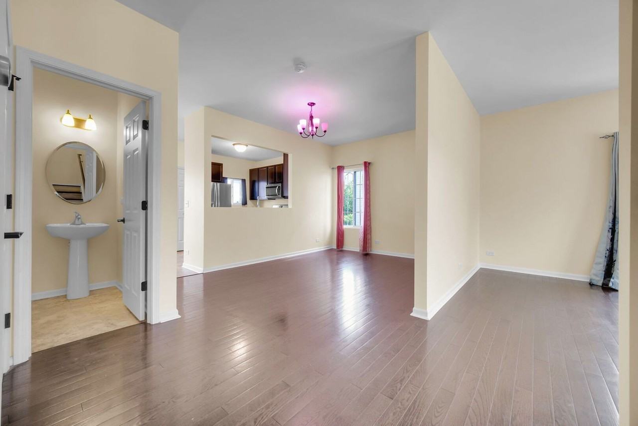1476 Manning Ave - Photo 3 of 30