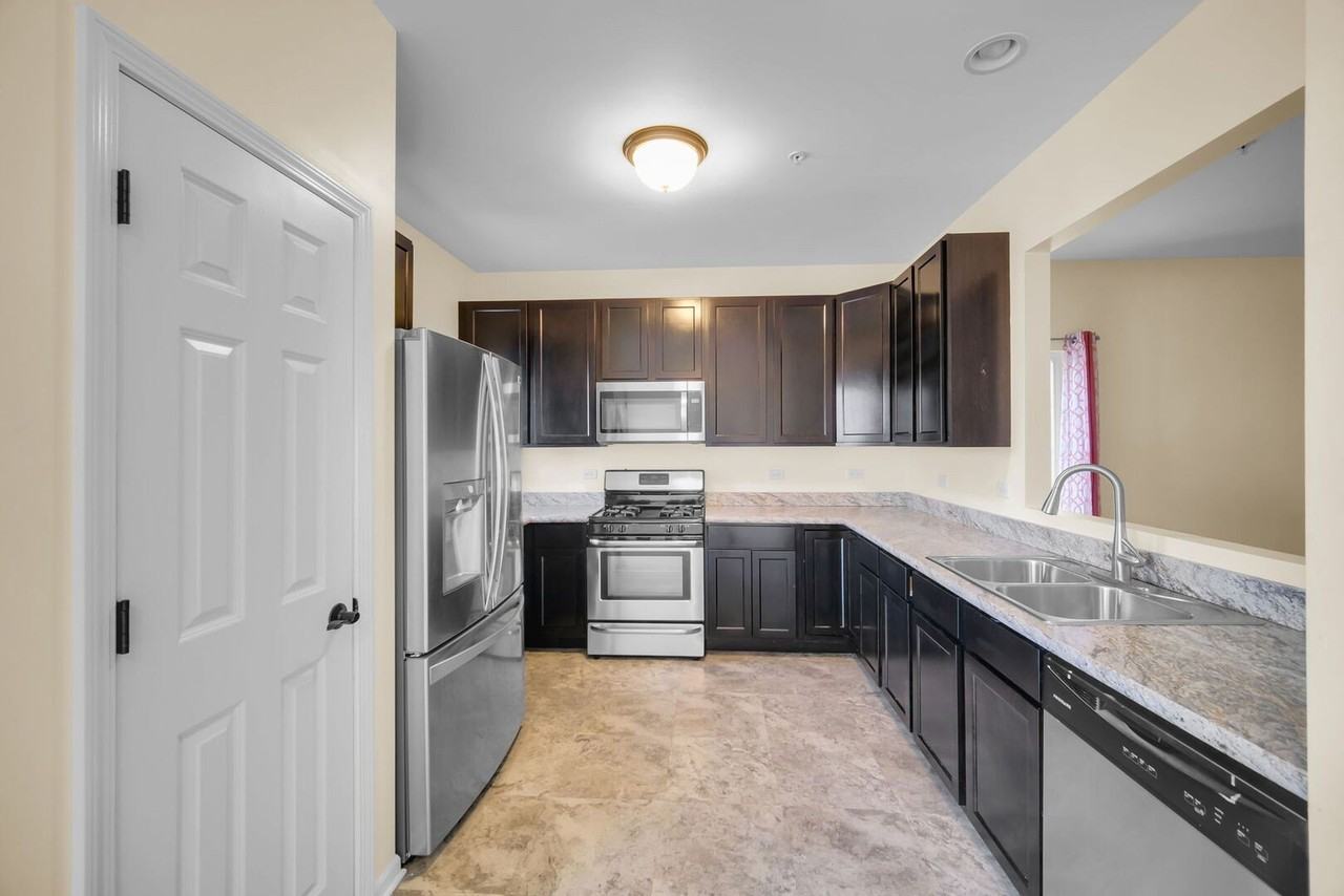 1476 Manning Ave - Photo 7 of 30