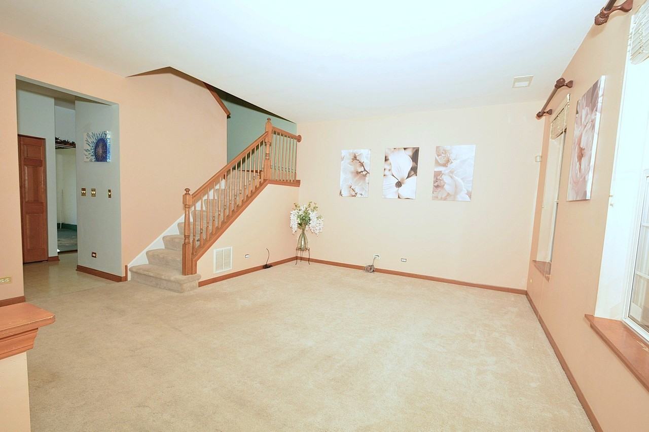 2460 Georgetown Cir - Photo 4 of 17