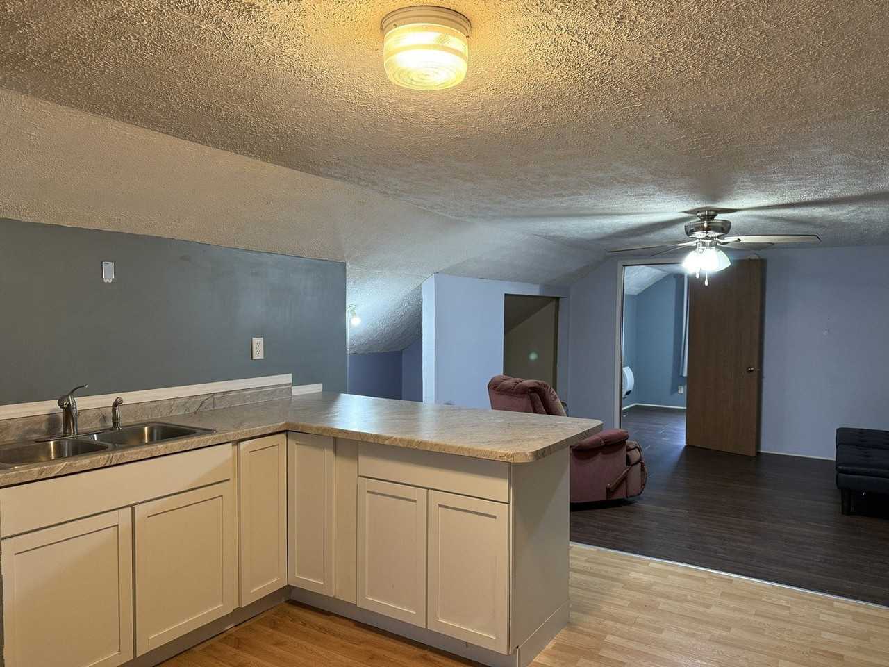 220 7th St #C - Photo 5 of 13