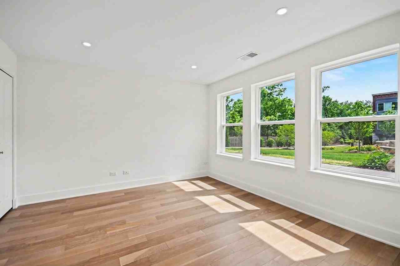 1215 Gateway Ct - Photo 7 of 29