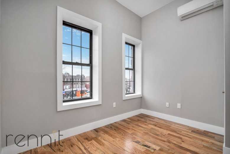 553 E 26th St #3 - Photo 4 of 7
