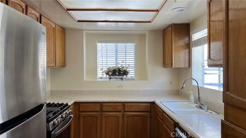 1037 Sunset Blvd #C - Photo 6 of 11