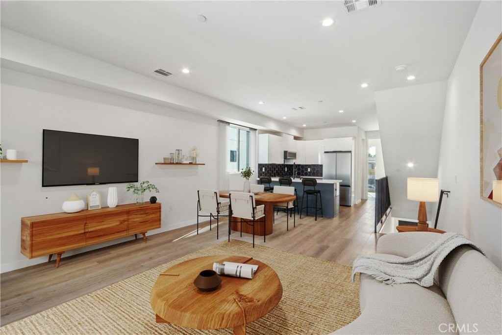 10719 Addison St - Photo 3 of 50