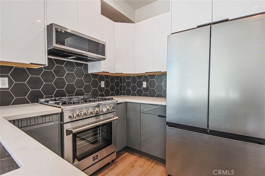 10719 Addison St - Photo 5 of 50