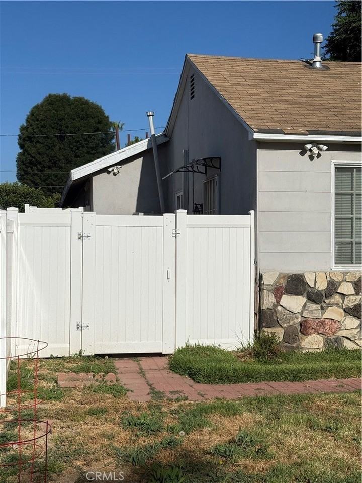 7045 Lindley Ave - Photo 2 of 9