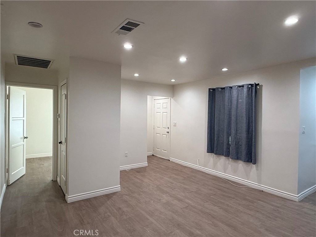 7045 Lindley Ave - Photo 4 of 9