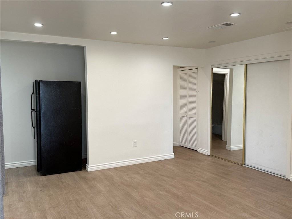 7045 Lindley Ave - Photo 6 of 9