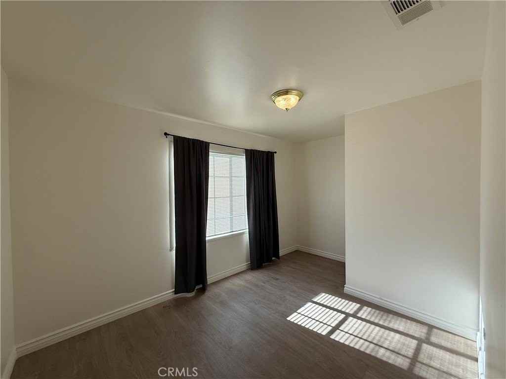 7045 Lindley Ave - Photo 7 of 9