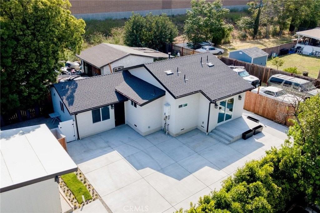 13721 Pierce St - Photo 5 of 35