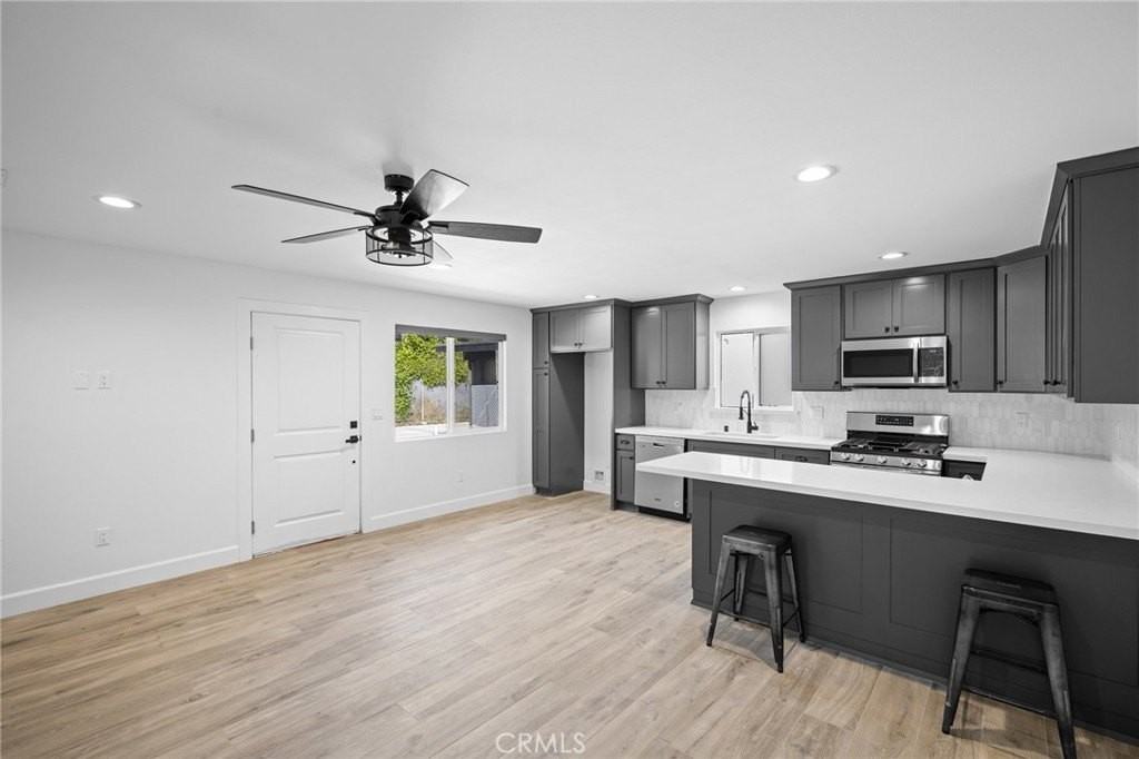 13721 Pierce St - Photo 6 of 35
