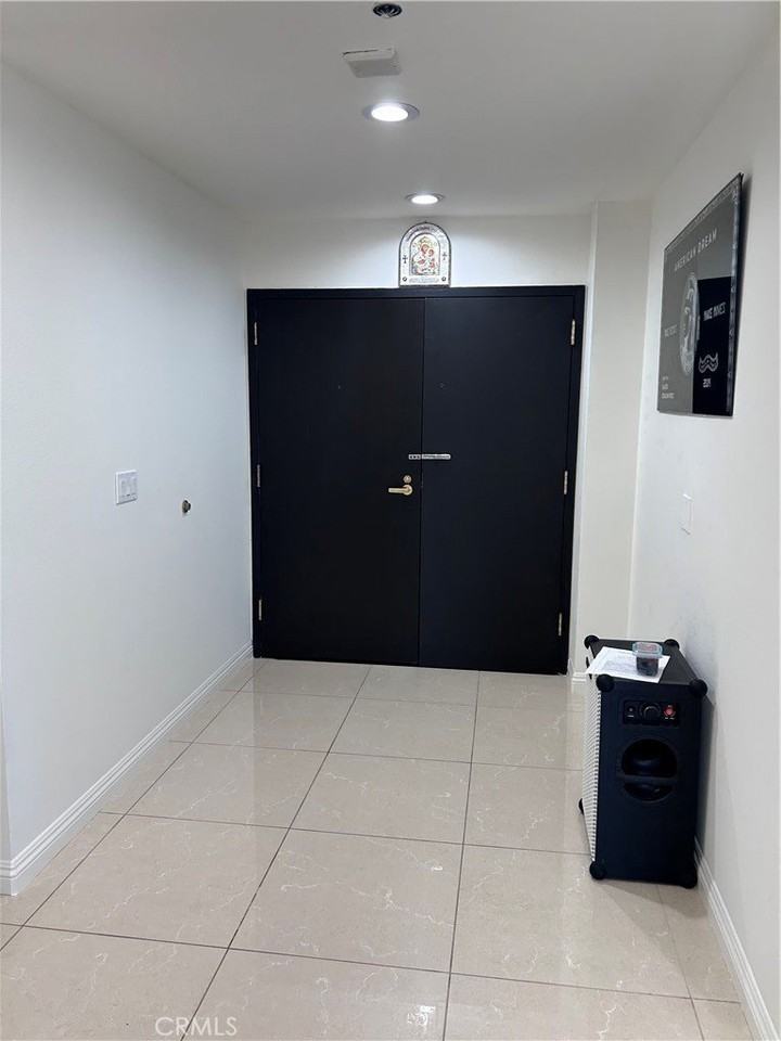 343 Pioneer Dr #PH2 - Photo 3 of 28