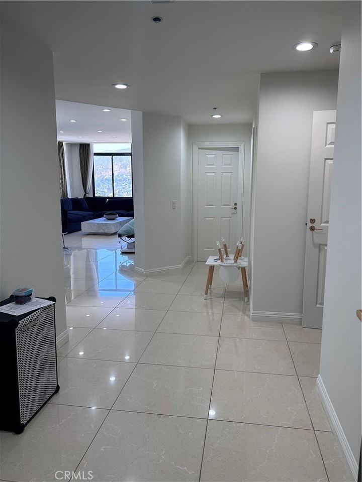 343 Pioneer Dr #PH2 - Photo 4 of 28