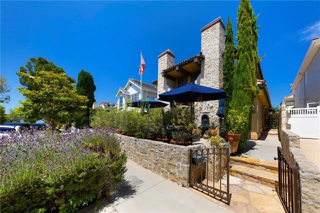 515 Begonia Ave #B - Photo 2 of 34