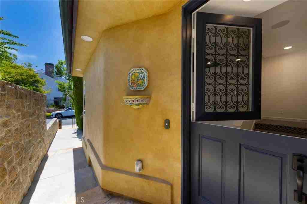 515 Begonia Ave #B - Photo 3 of 34