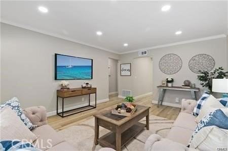 713 N Morgan St #B - Photo 4 of 17