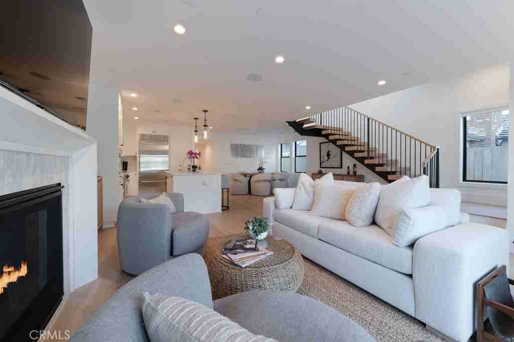 603 Acacia Ave #A - Photo 3 of 44