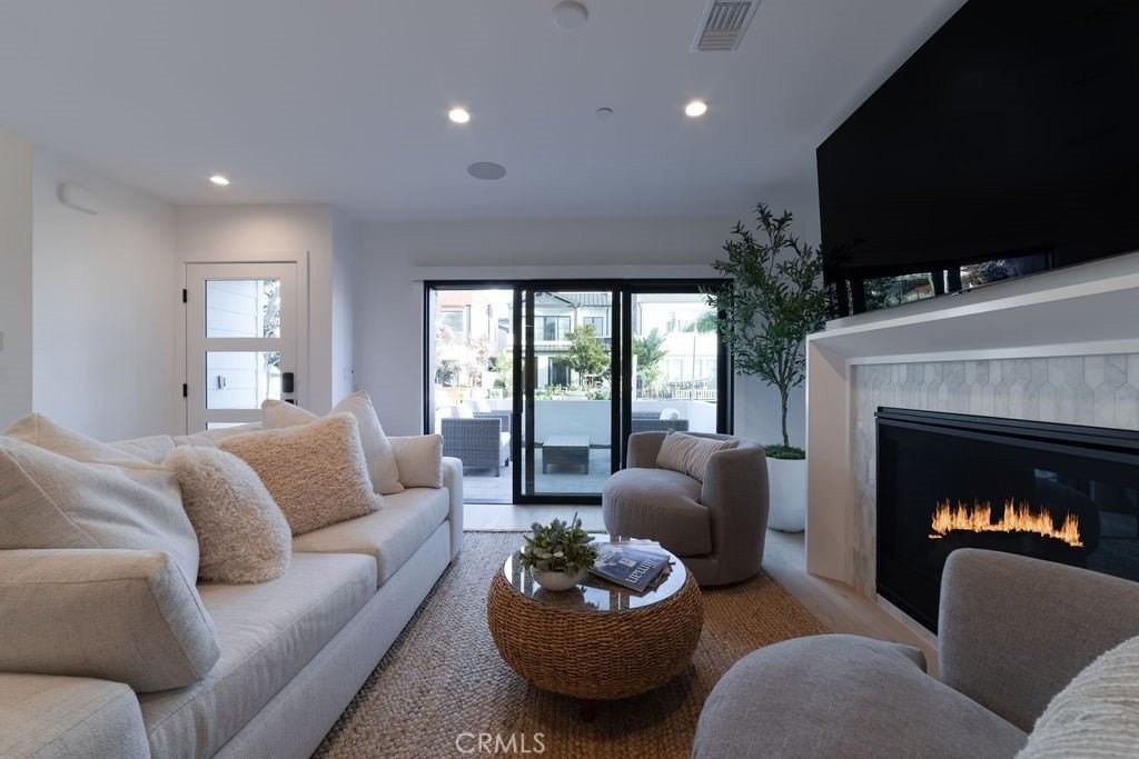 603 Acacia Ave #A - Photo 4 of 44