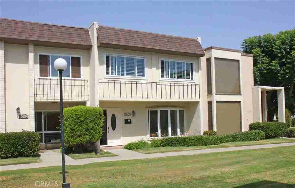 9746 Monte Carlo Cir - Photo 3 of 41