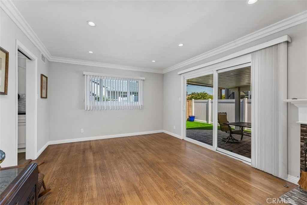1325 W Ash Ave - Photo 4 of 14