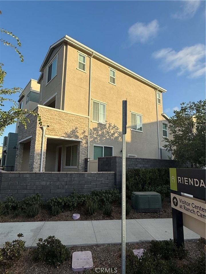 541 Stallion Way - Photo 2 of 14