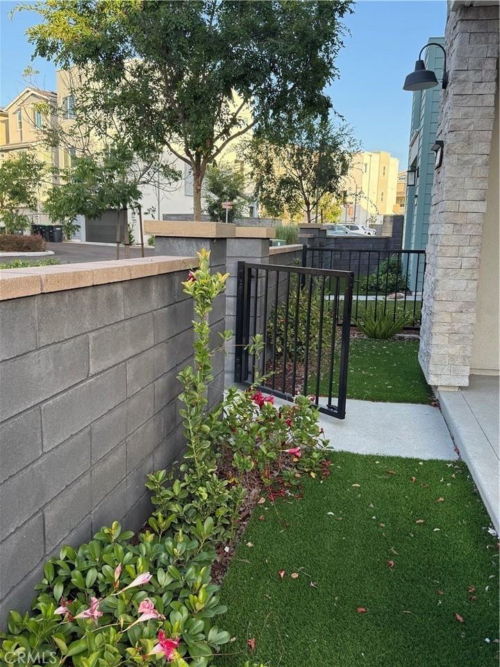 541 Stallion Way - Photo 3 of 14