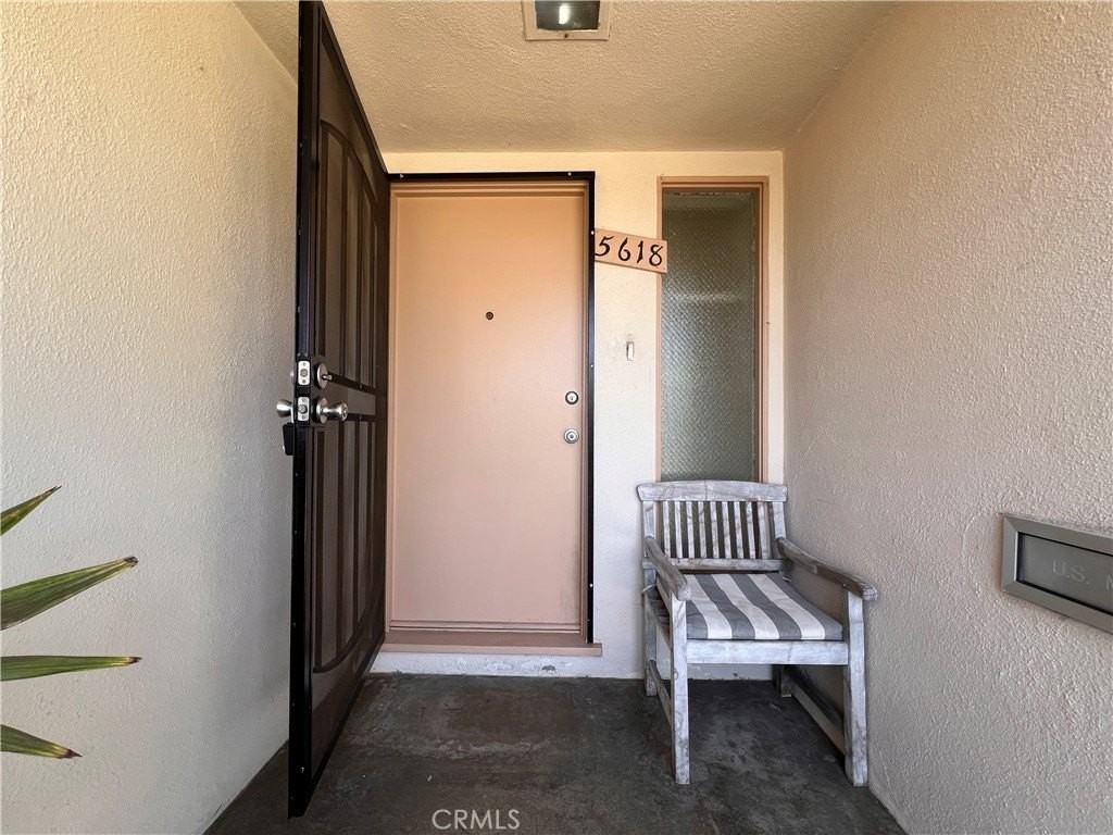 5618 Fallsgrove St - Photo 2 of 24