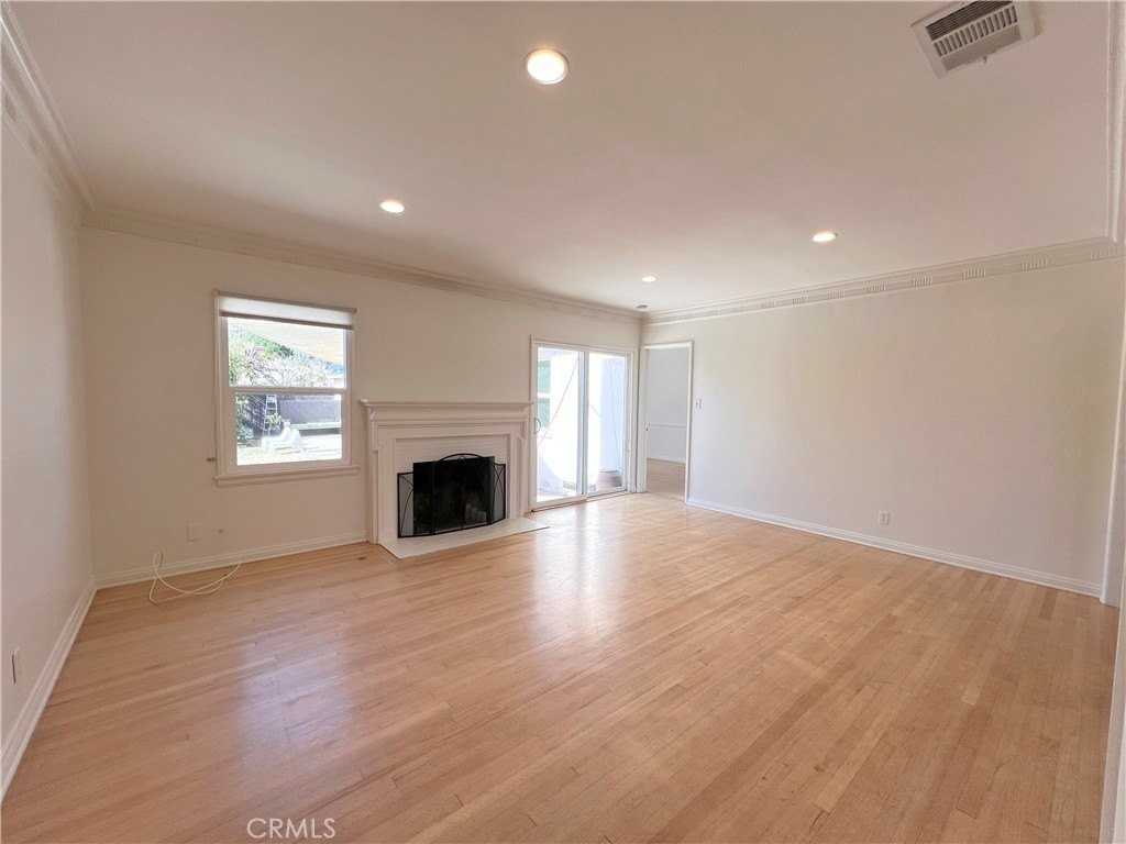 5618 Fallsgrove St - Photo 3 of 24