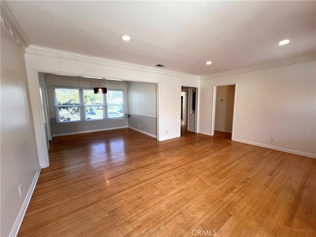 5618 Fallsgrove St - Photo 5 of 24