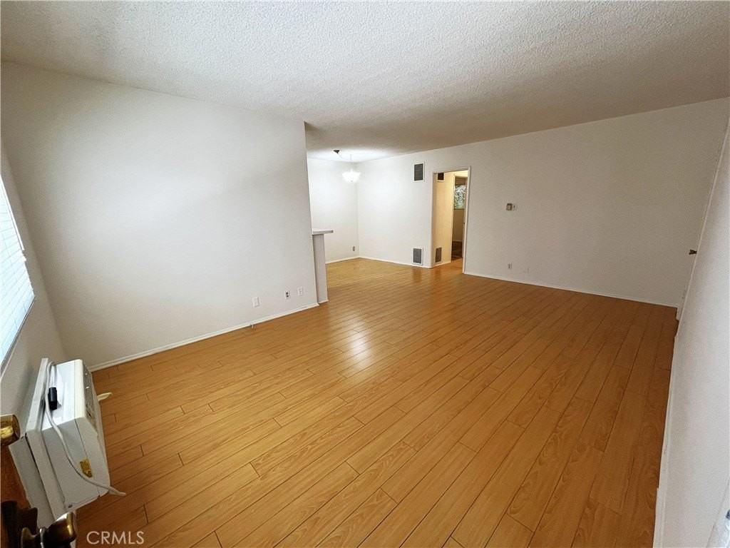 1933 Pelham Ave #3 - Photo 4 of 24