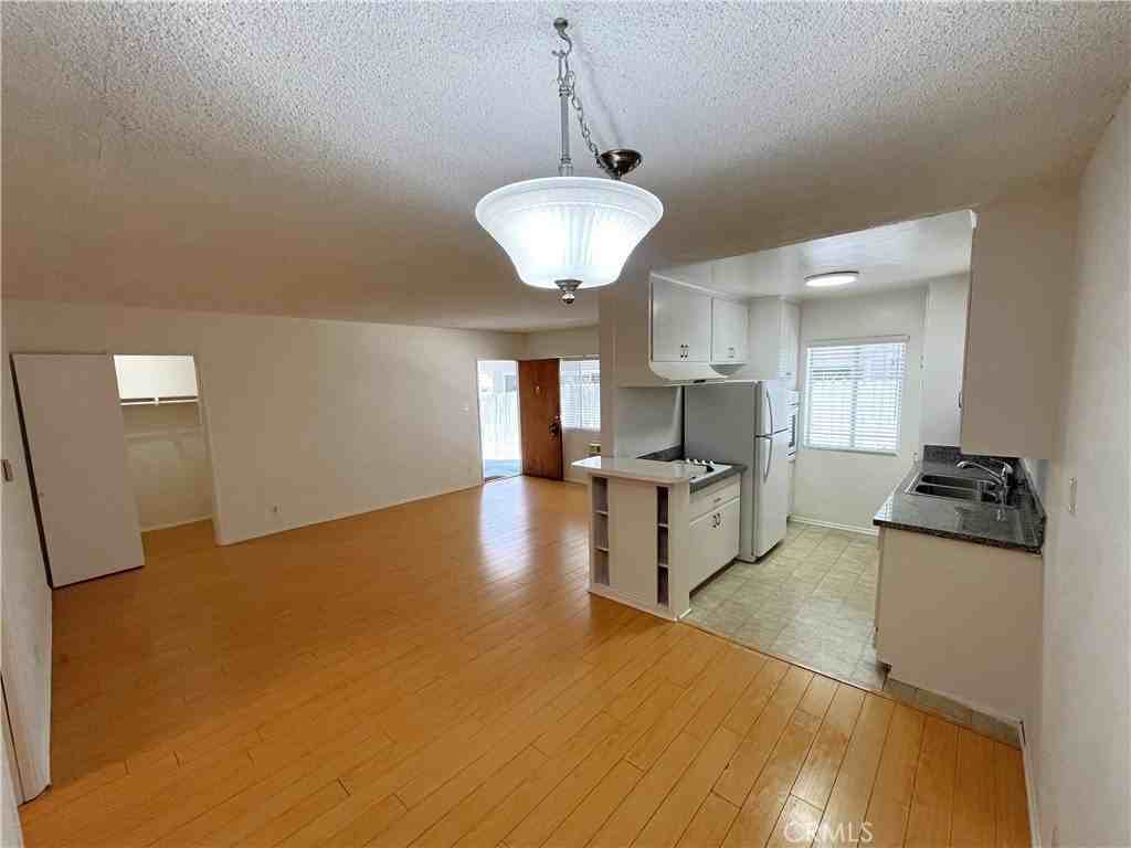 1933 Pelham Ave #3 - Photo 6 of 24