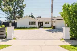 featured image of 11072 Chimineas Ave