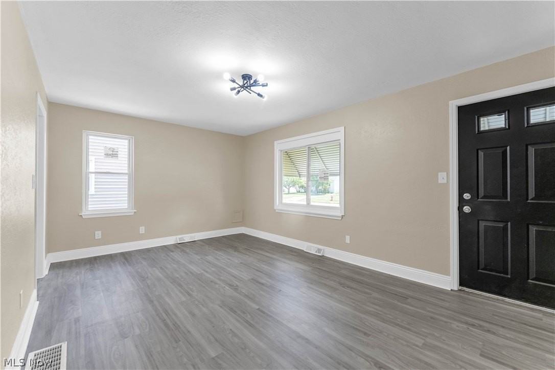 25291 Richards Ave - Photo 3 of 30