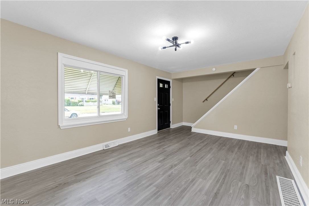 25291 Richards Ave - Photo 4 of 30