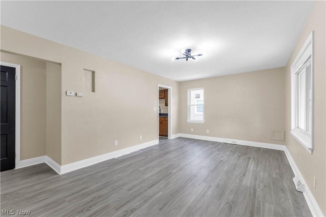 25291 Richards Ave - Photo 6 of 30