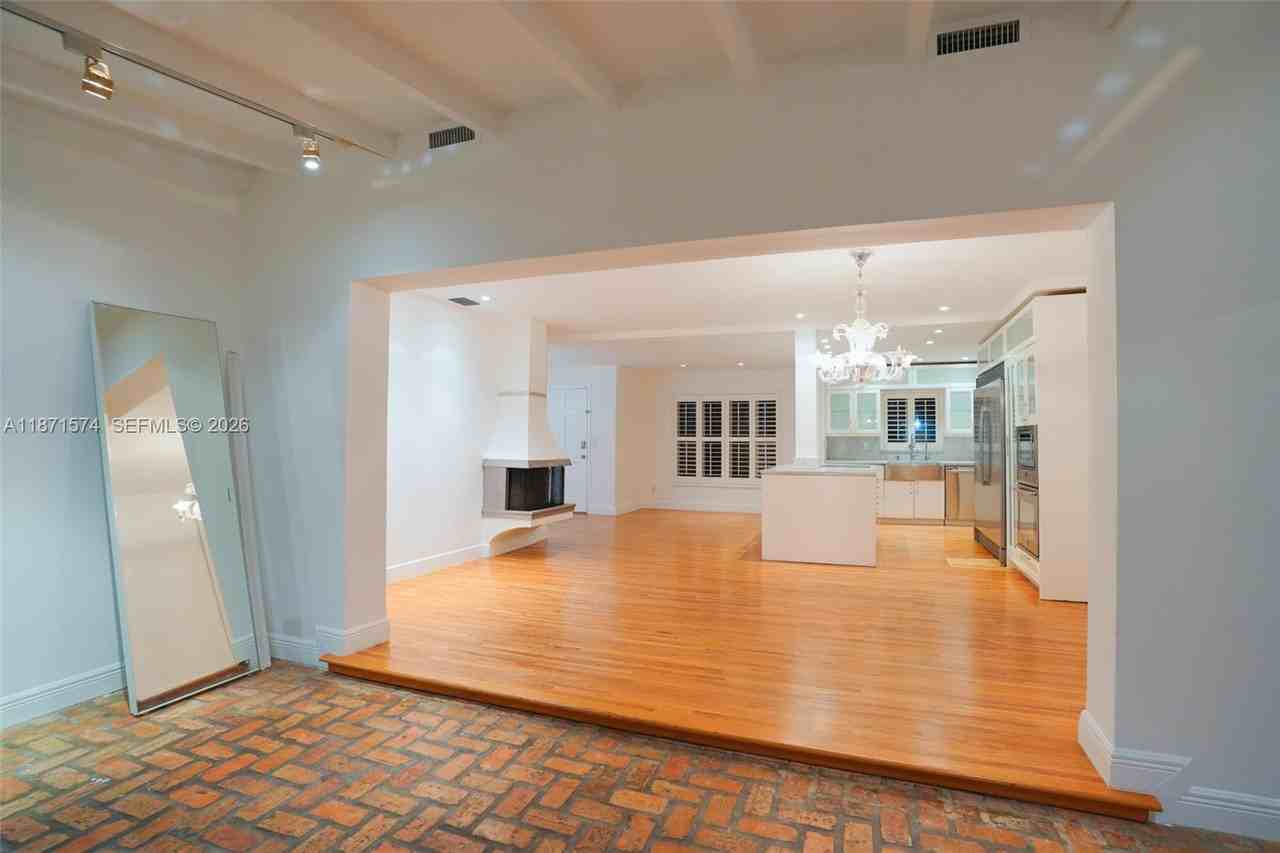 355 Redwood Ln - Photo 7 of 8