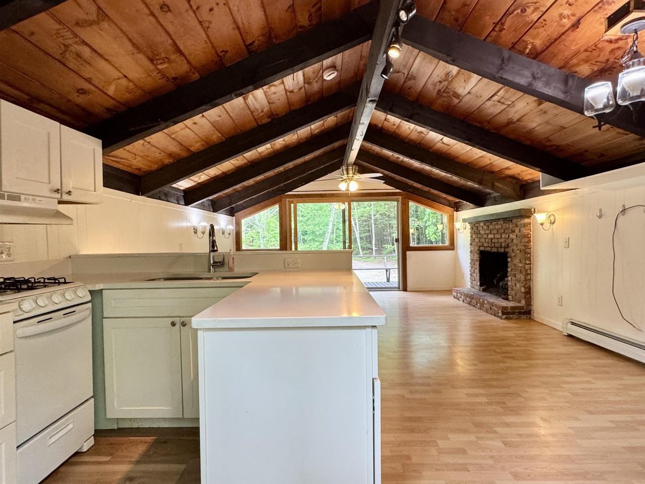 314 Old Bartlett Rd - Photo 3 of 32