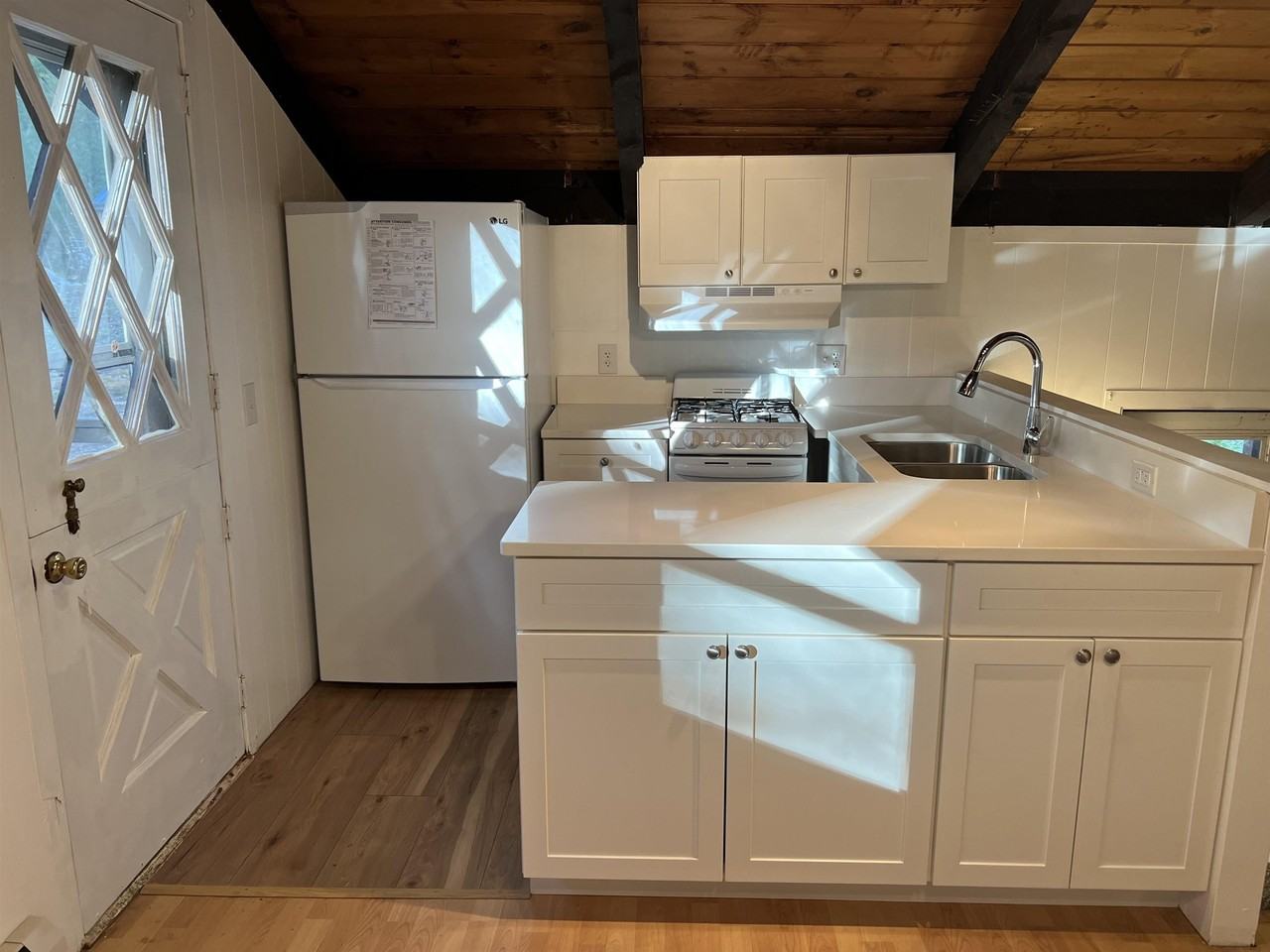 314 Old Bartlett Rd - Photo 7 of 32